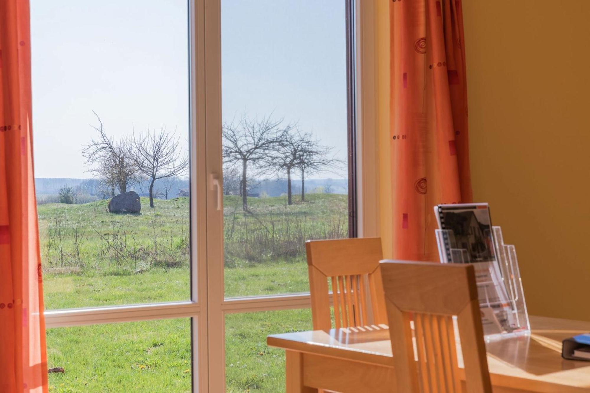 Storchenruh- Familienfreundliches Ferienhaus Mit Terrasse & Direkter Golfplatzlage Gohren-Lebbin Bagian luar foto